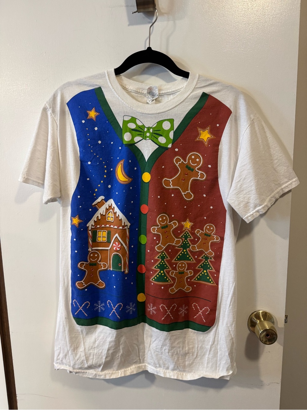 Christmas Gingerbread Tuxedo Vest Graphic T-Shirt White Size Medium Holiday Tee